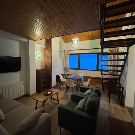 Vistas Y Pistas Acogedor Y Espacioso Duplex En Zona Alta Con Garaje