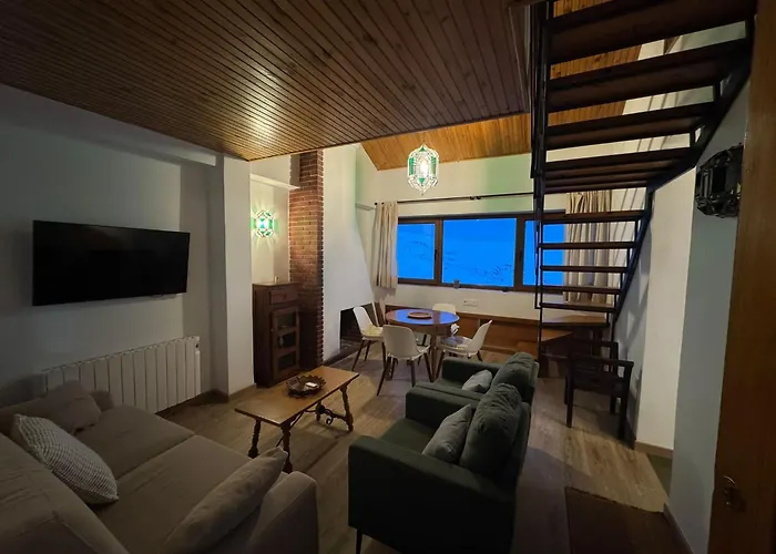 Vistas Y Pistas Acogedor Y Espacioso Duplex En Zona Alta Con Garaje